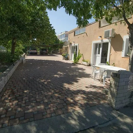 Neyra 2 Apartment Split